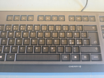 Cherry tastatur svart med fingerguide